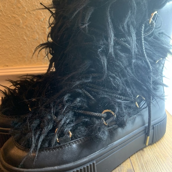 H&M Faux Fur Boots - Picture 3 of 8